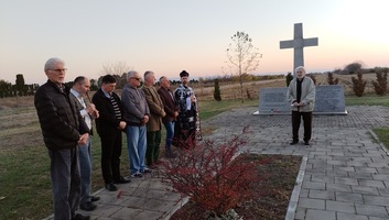 Főhajtás a járeki haláltábor áldozatai előtt - illusztráció